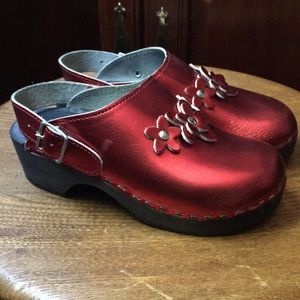 Hanna Andersson Metallic Red slingback Clogs Shoes